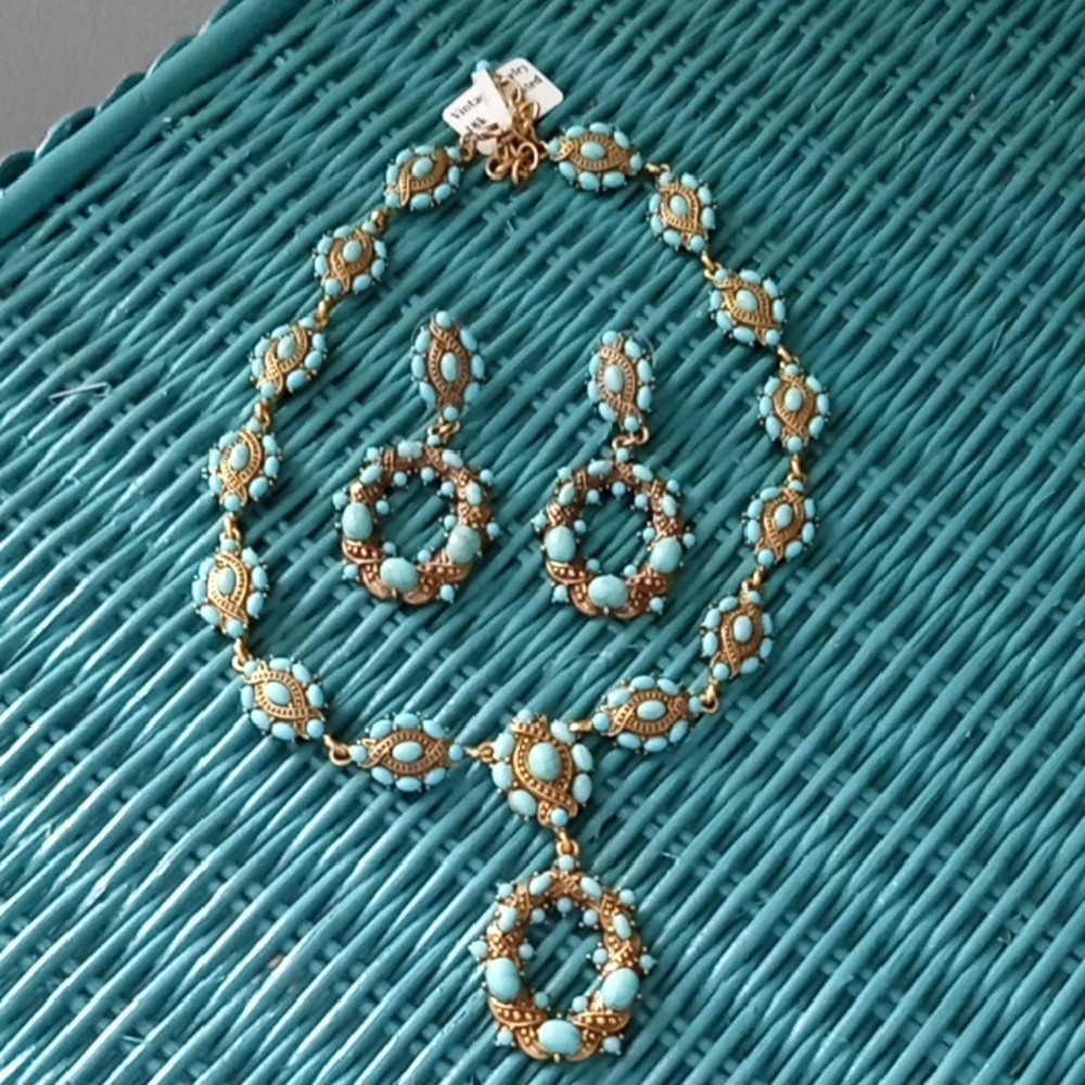 Elegant Turquoise and Gold Jewelry Set